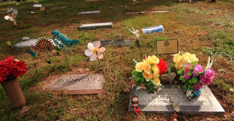 Ways to Personalize a Loved One’s Gravesite